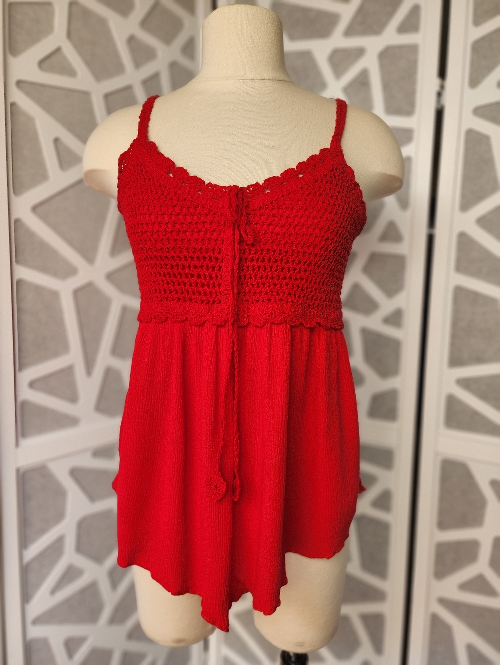 Junior Women's Size Medium (7-9) No Boundaries Flowy Crochet Red Tank Top Blouse